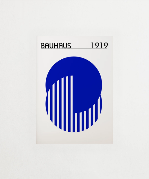 Bauhaus Coded in Blue poster med geometrisk blå design – FrenzyFrame