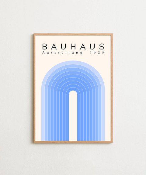 Bauhaus Loop Blue poster visad med blå ram som tillval – FrenzyFrame