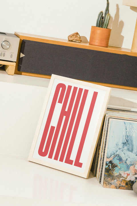 CHILL No.2 poster visad med valfri ram i hem miljö – FrenzyFrame