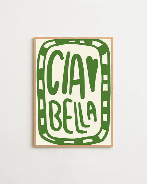 Ciao Bella poster från FrenzyFrame, visad med ram som tillval i en tänkt miljö