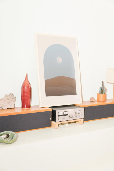 Desert Dreams poster i miljö med valfri ram – FrenzyFrame
