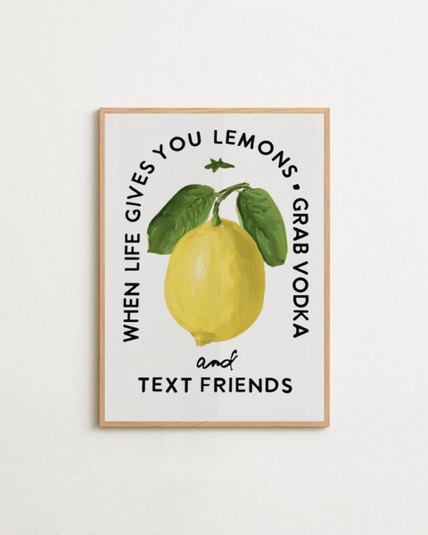 Lemons & Vodka poster visad med ram som tillval – FrenzyFrame