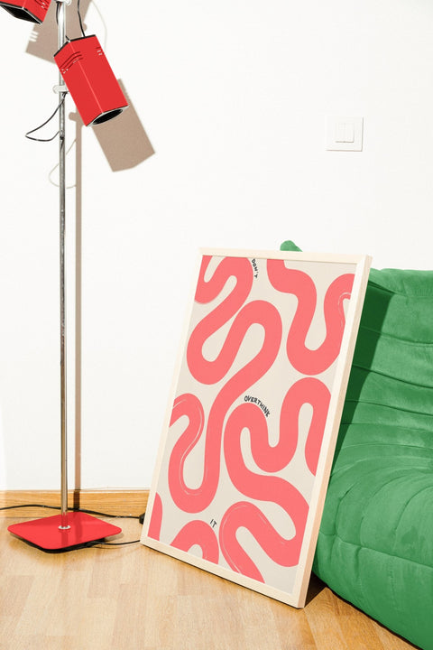Overthinkin' in Red poster med röd ram som tillval – FrenzyFrame
