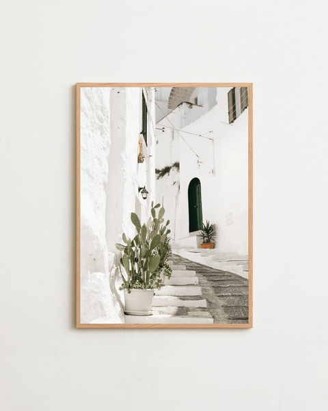 Quiet Steps poster visad med valbara ram – FrenzyFrame