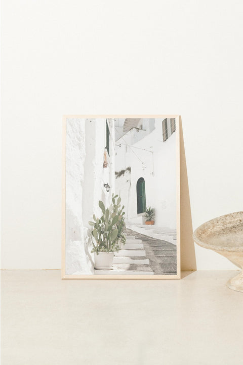 Quiet Steps poster visad med ram som tillval i hemiljö – FrenzyFrame
