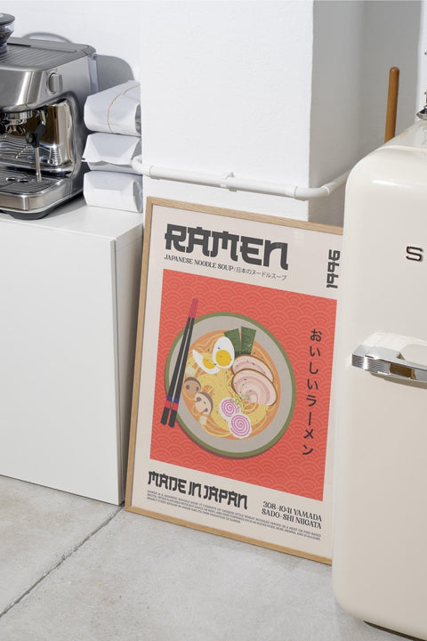 Ramen 1996 poster visad med valgri ram – FrenzyFrame