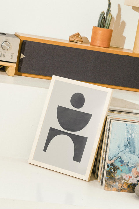 Silent Geometry poster i miljö med ram som tillval – FrenzyFrame