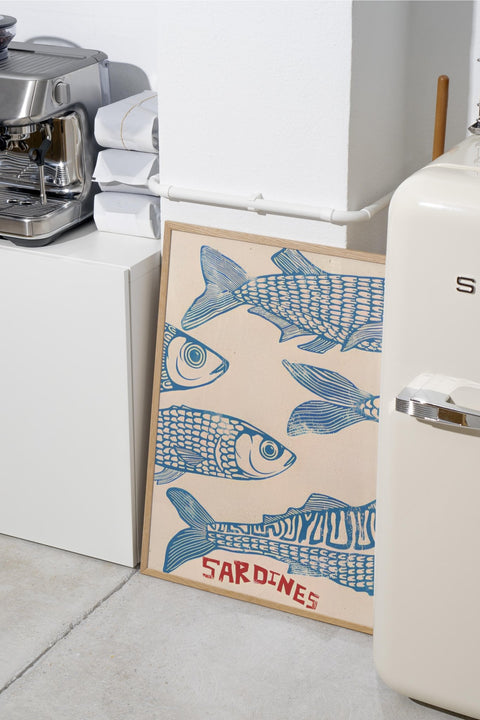 Swim Like Sardines poster visad med valfri ram – FrenzyFrame