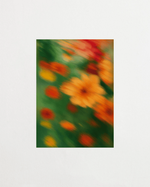Wild Bloom Blur poster med blomstermotiv – FrenzyFrame